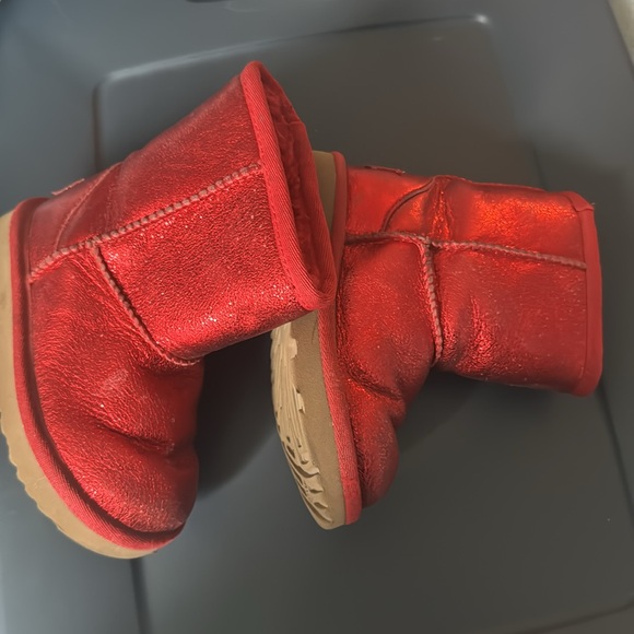 Shiny Red Uggs size 8 - Picture 4 of 6